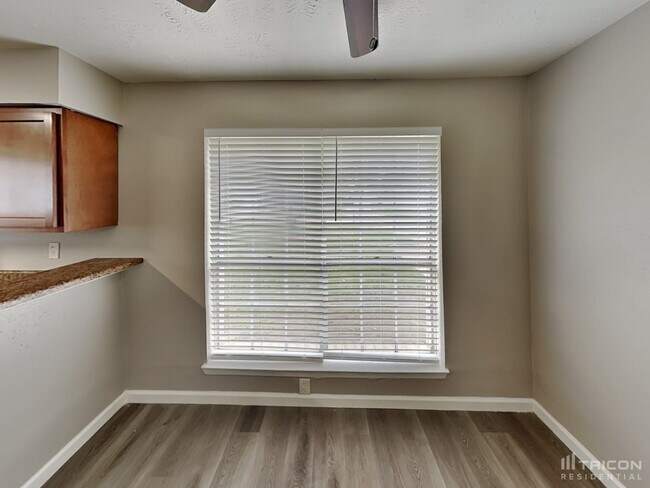 Foto del edificio - 14831 Waterside Dr