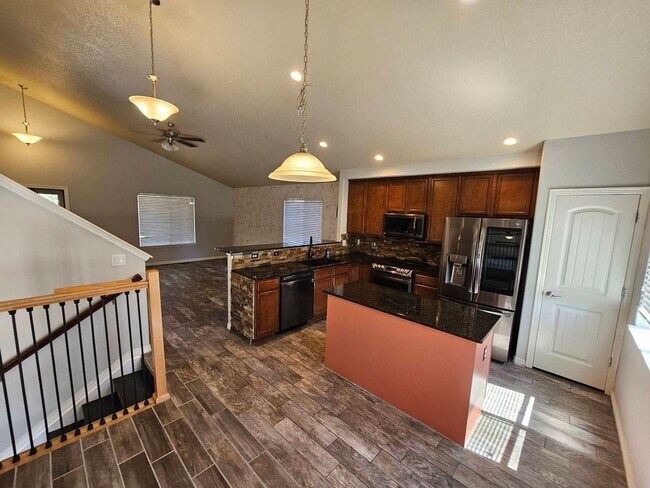 Foto del edificio - 5 Bed 4 Bath In Fountain!!!