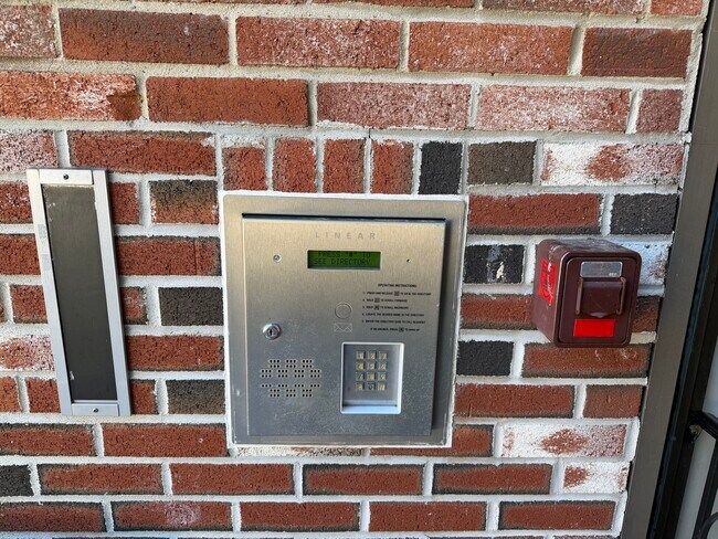 Foto del edificio - 655 W Lowell Ave