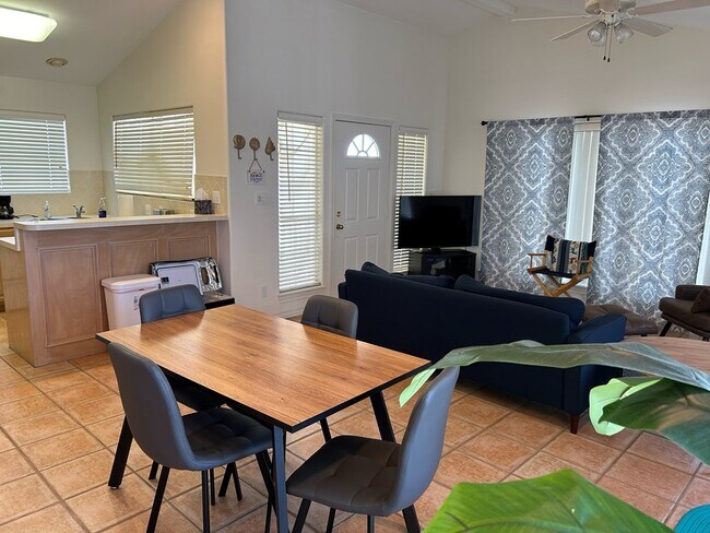 Foto del edificio - 415 Sun Dial Cir