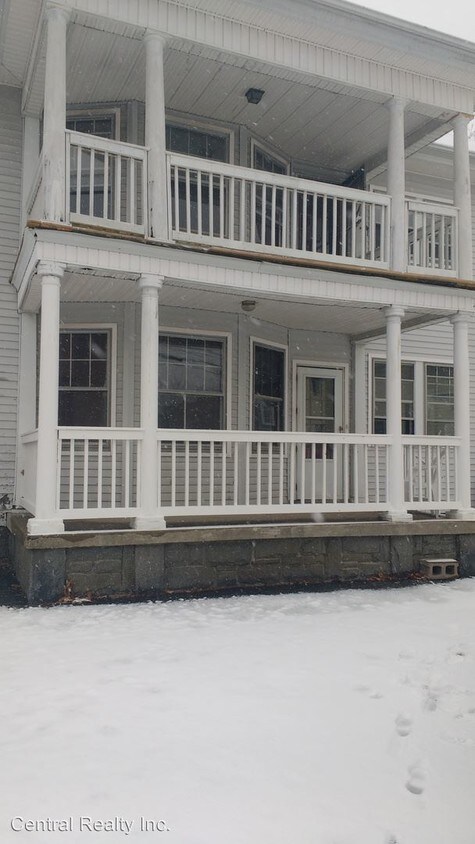 Primary Photo - 37 1/2 Lake St