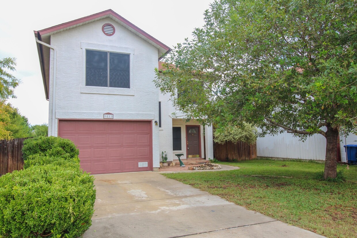 Foto principal - Stunning 3 Bedroom - 2.5 Bath Home for Rent!