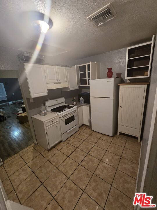 Foto del edificio - 6946 Simpson Ave