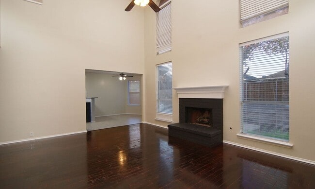 Building Photo - 1049 Highland Station Dr