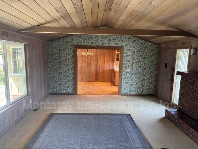 Foto del edificio - 711 Riverview Dr