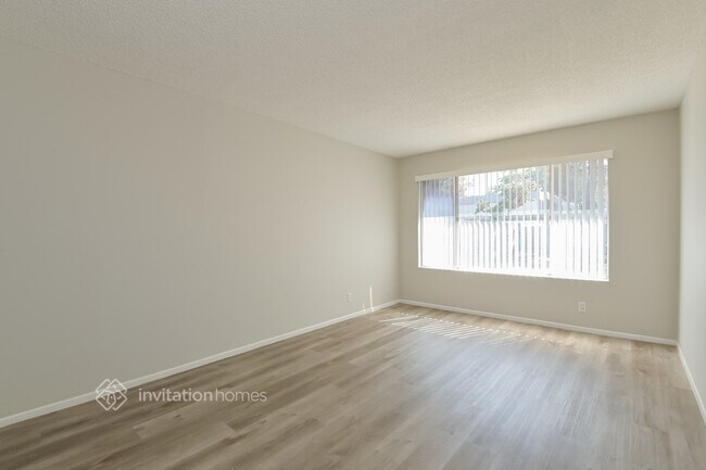 Building Photo - 75 W San Remo St