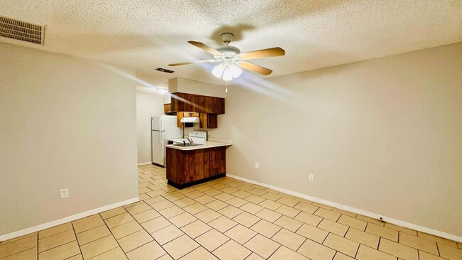 Building Photo - 979 BERKLEY ROAD Unit #4, AUBURNDALE, Flor...