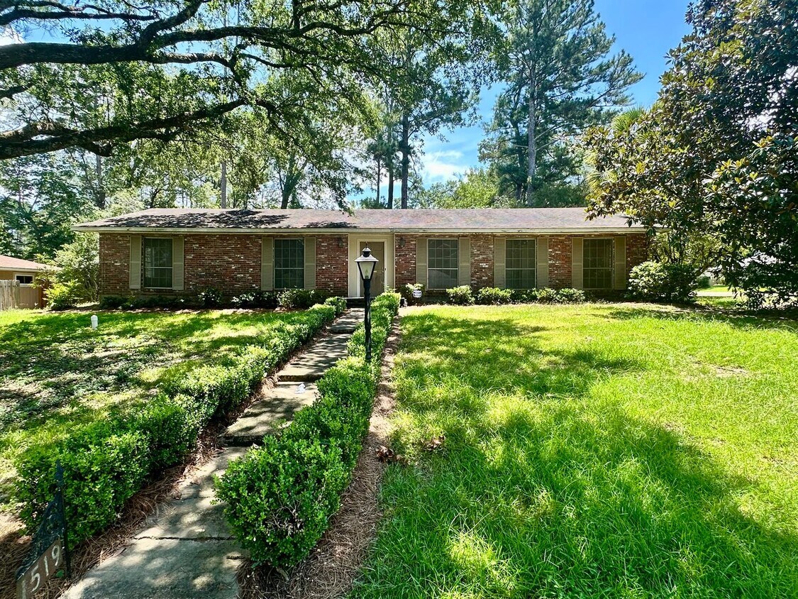 Foto principal - Very Spacious Home in North East Jackson!