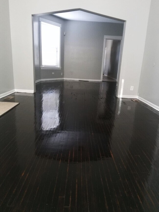 Foto del edificio - 1518 E 75th St