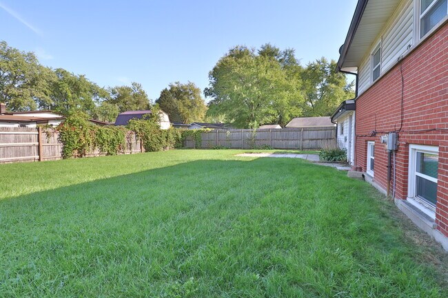 Building Photo - 525 N Park Dr