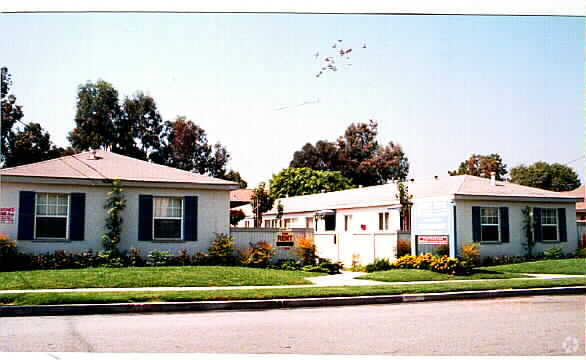 Building Photo - Quiet Cove Apartments