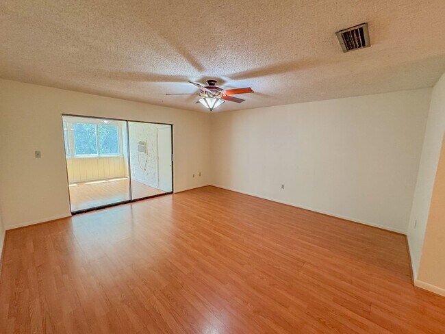 Building Photo - Bivens Lake South #2710