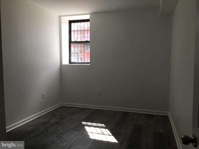 Building Photo - 1638 S 6th St