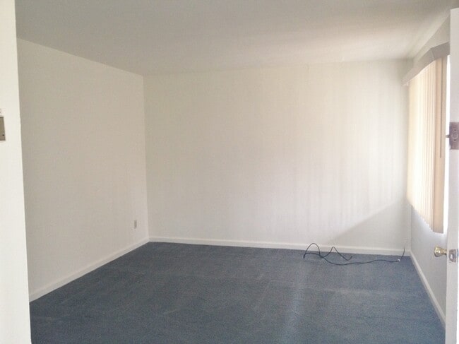 Building Photo - 2216 H St