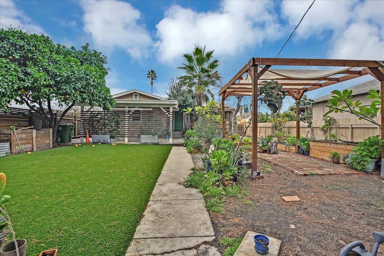 Primary Photo - 11757 Arminta St