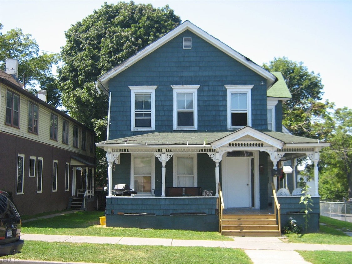 Primary Photo - 22 1/2 High St