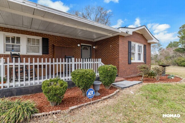 Foto del edificio - Charming 2BR House in Cordele