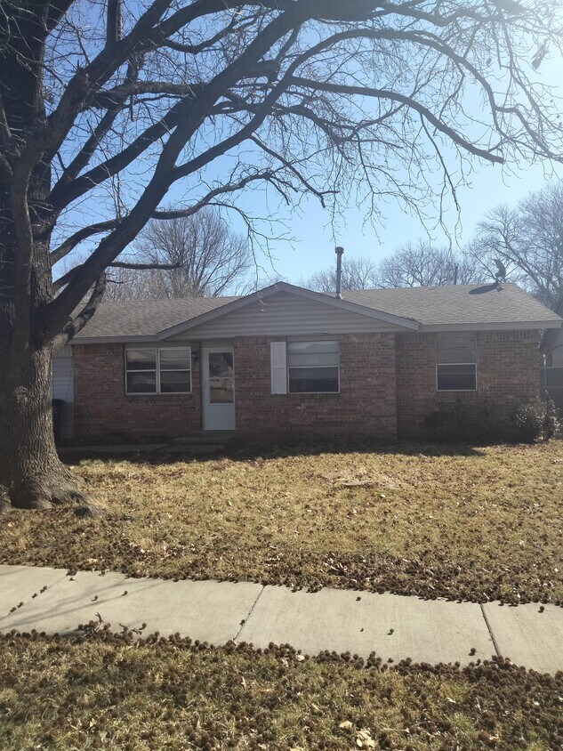 Primary Photo - 409 S 190th E Ave