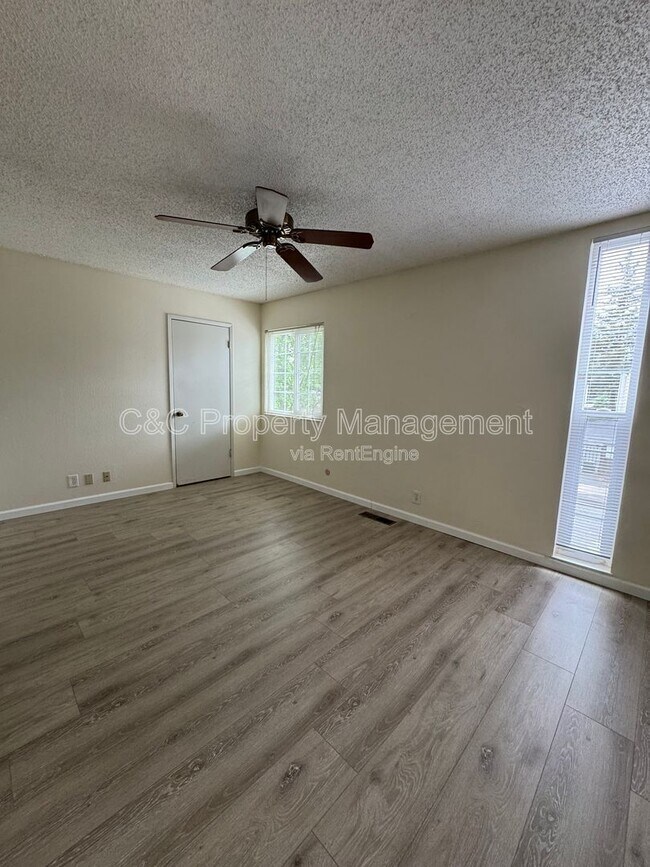Foto del edificio - 1221 Pine Creek Wy