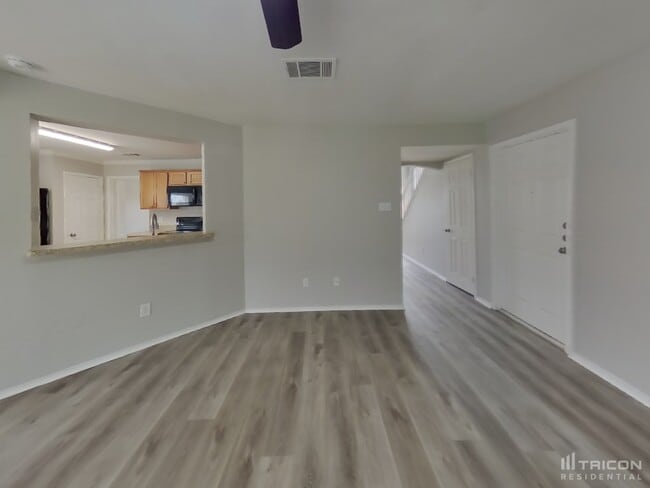 Building Photo - 1701 Pecan View Dr