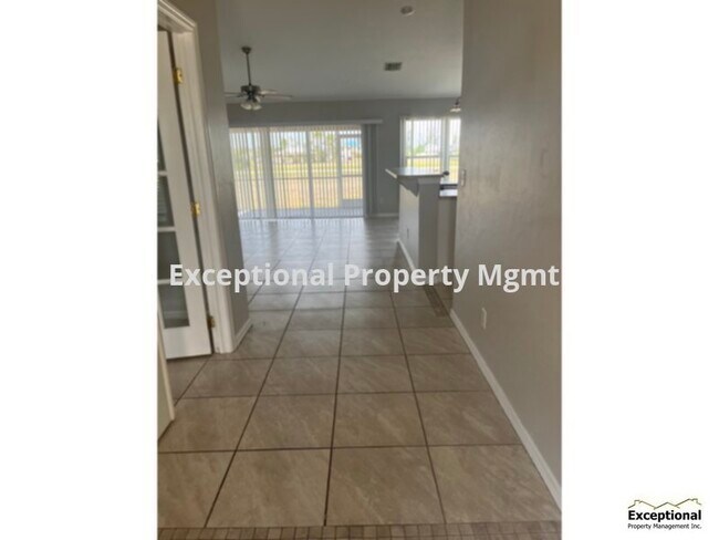 Foto del edificio - 3/2 with a den AVAILABLE NOW!!