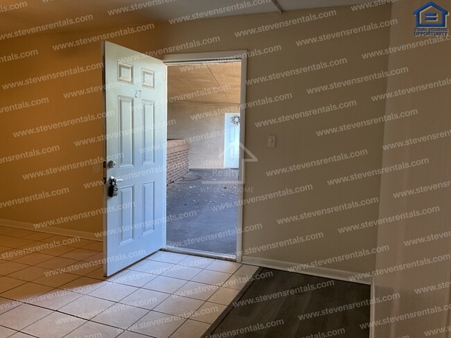 Building Photo - Rent with a Smile