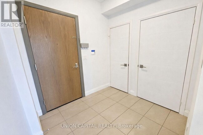 Photo du bâtiment - 28 Uptown Dr