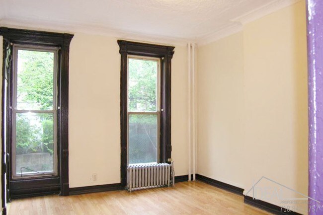 Building Photo - 309 Hart St