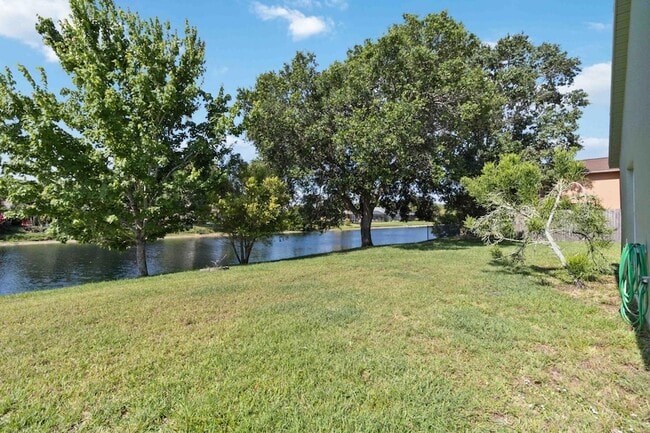 Building Photo - 1007 Jacaranda Cir