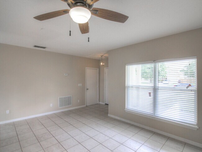 Foto del edificio - 3322 Kelsey Ln