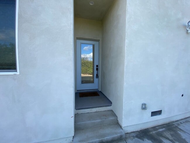 Building Photo - New Build (2022)!! 4BD/2BA, Great Views!!