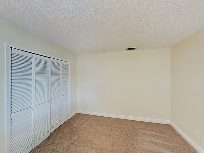 Building Photo - 634 Olympic Dr