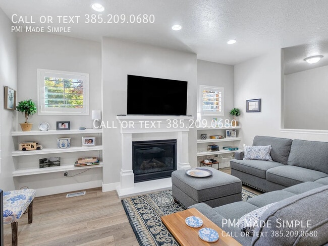Building Photo - 256 E Backhand Ln