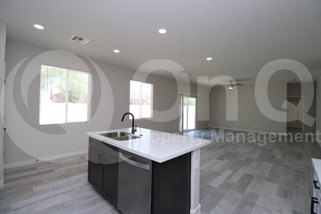 Building Photo - 10952 W Guaymas Dr