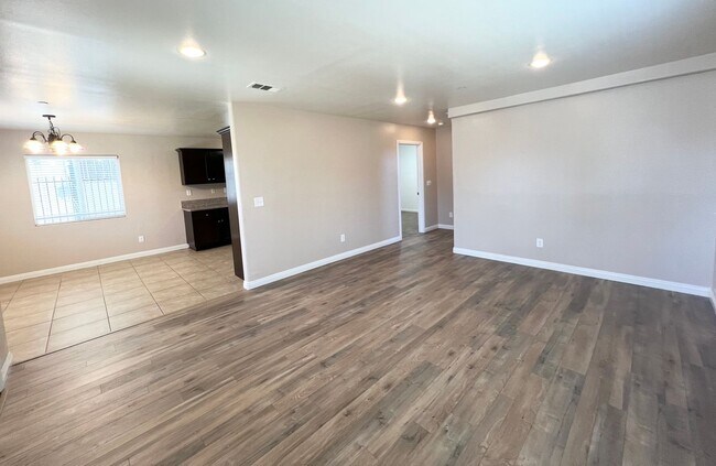 Foto del edificio - 621-623 W Imperial Hwy