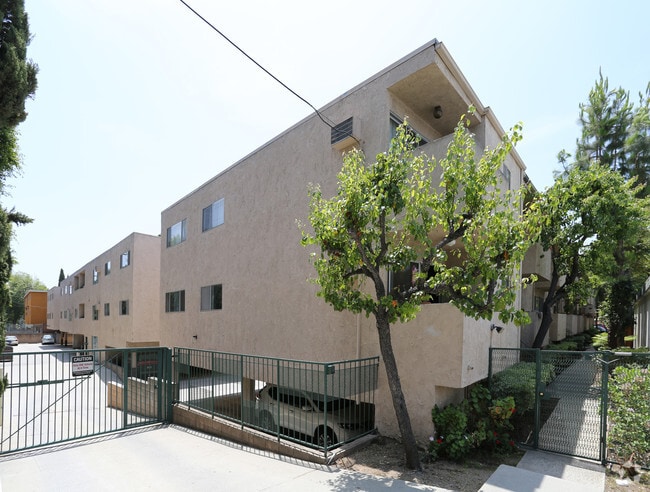 Building Photo - Village Park Green