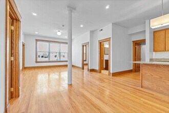 Building Photo - 3406 N Sheffield Ave