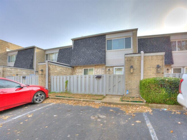 Foto del edificio - 1402 Bill Carrol Dr