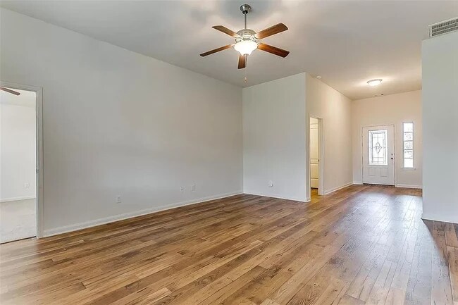 Foto del edificio - 6329 Spring Ranch Dr