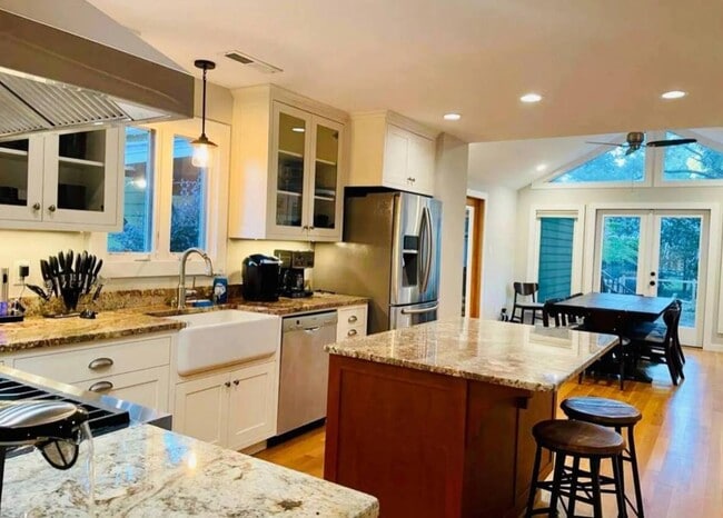 Photo - 501 E Poplar Ave House