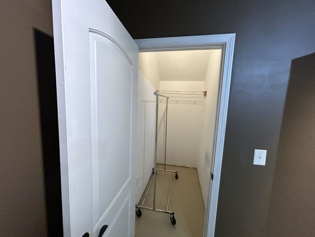 Building Photo - studio apartment