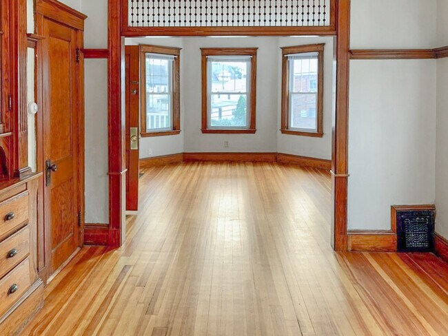 Building Photo - 8 Wyvern St