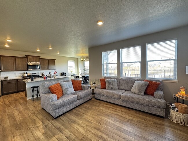 Foto del edificio - Stunning 4 Bedroom House in Lorson Ranch