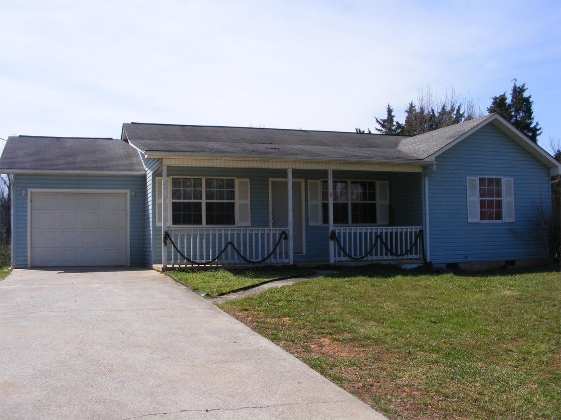 225 Sunset Dr, Sweetwater, TN 37874 House Rental in Sweetwater, TN