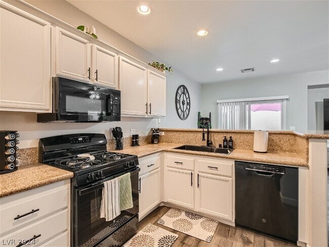 Foto del edificio - 6317 Blushing Willow St
