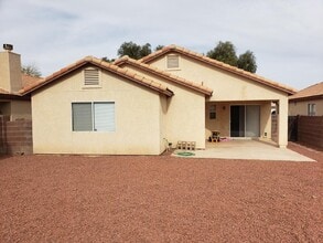 Building Photo - 2215 W Silverbell Oasis Way