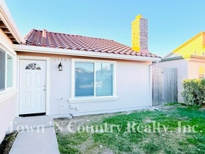 Building Photo - 1720 Cherokee Dr