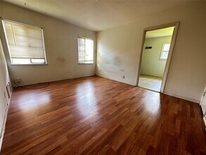 Building Photo - 5210 Stuyvesant Ln