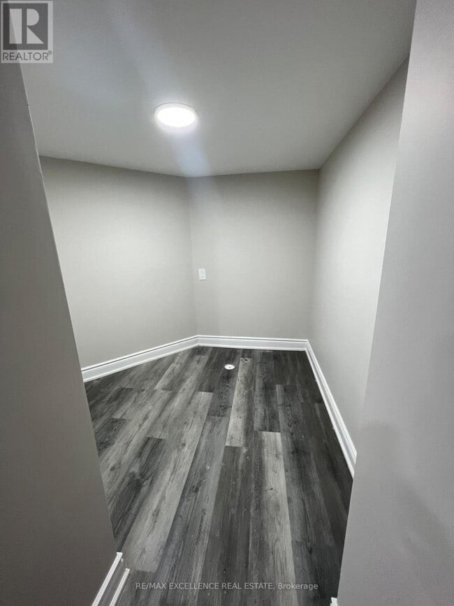 Building Photo - 6 Ribbon Dr