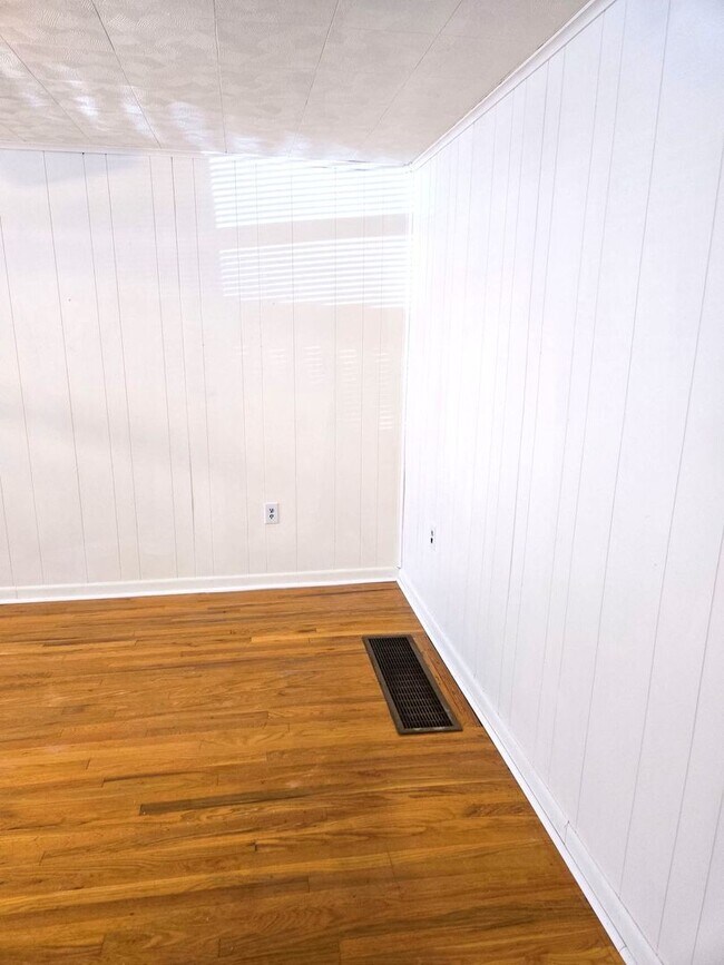 Foto del edificio - Spacious 3-bedroom single-family home in C...